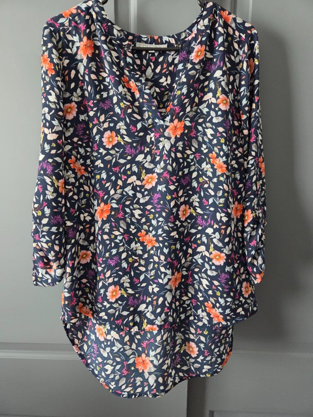 Daniel Rainn L Navy Floral V Neck 3/4 Sleeve Blouse
